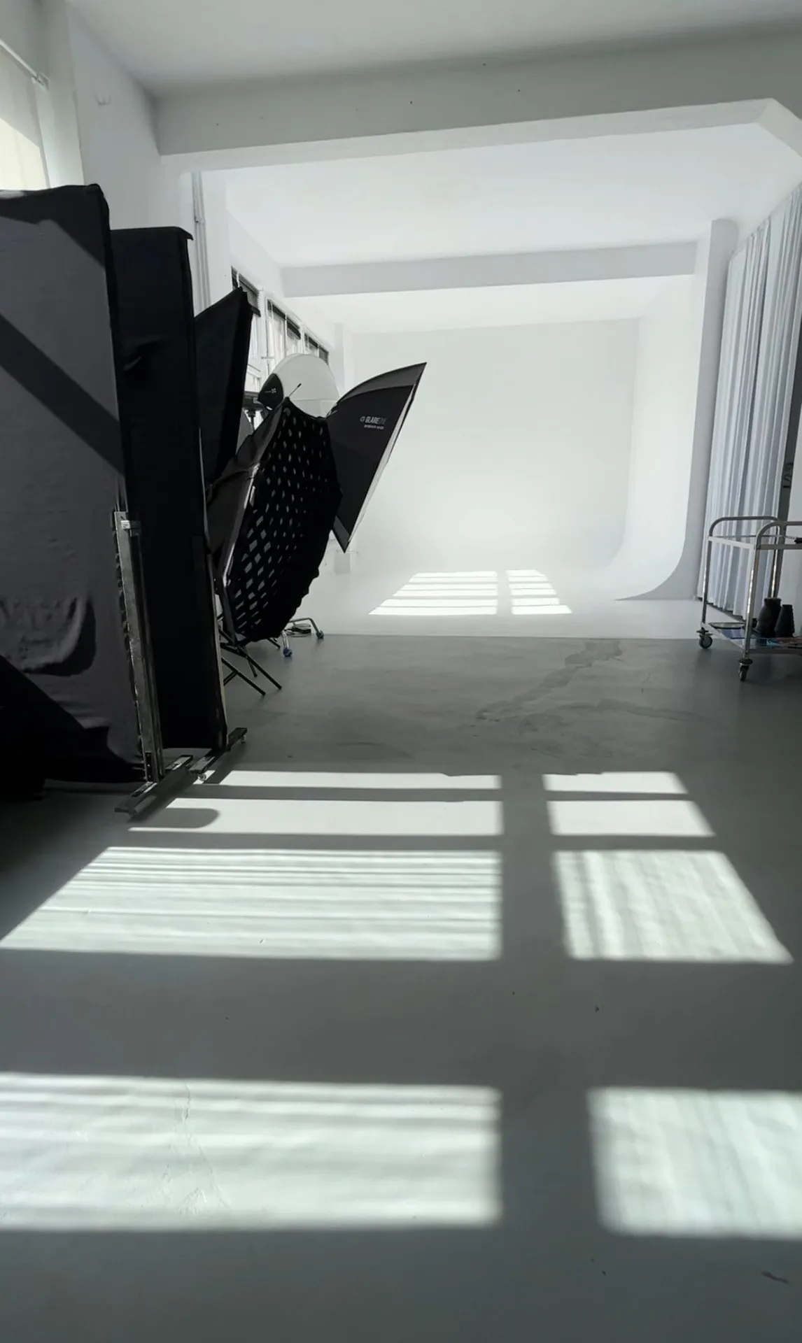 Modern product session at SPOT photography studio in Wrocław, workflow using AI for background generation